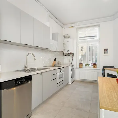Apartment Szamarzewskiego 1 M4 *